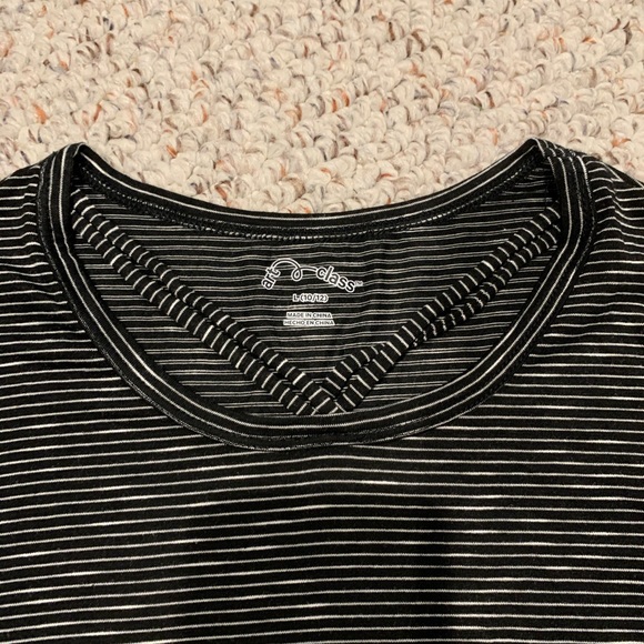 Girls shirt - Picture 2 of 3